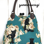 黒猫ブーケのがま口バッグ（L）