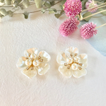 【2個入】パールストーン立体フラワーパーツ