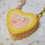 値下げ品☆【ストロベリーミルク】ねこのアイスサンドクッキー／バッグチャーム