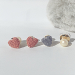 ハートの刺繍ピアス