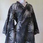 パーティー和ドレス　黒と菊