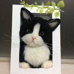 羊毛フェルト 窓ねこ 黒白ハチワレ