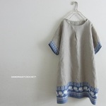ポンチョ。すそ切り替えワンピース。リネン×ブルー花。【М】