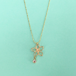 ゴールドのワイヤーFlowerクリスタルネックレス