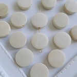 【6個】 ホワイト ウッド コイン ビーズ 15mm