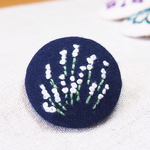 刺繍ブローチ（ネイビー）　ラベンダー