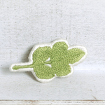 葉っぱの刺繍ブローチ