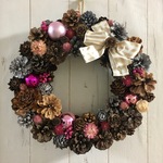 ピンクのクリスマスリース
