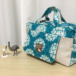 【難あり品】  お出かけ時のお供に！おむつやコスメが入れられる蓋つきポーチ（小花柄）