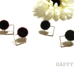 再…販♡ふわふわファーとスクエアのピアス／樹脂ピアス