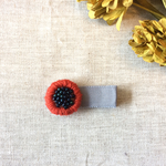 ウール刺繍まるいヘアクリップ（オレンジ）
