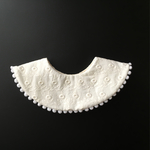 タンポポ刺繍のぽんぽんまんまるスタイ《オフホワイト》