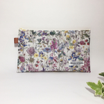 リバティ マスクケース 通帳ポーチ     Wild Flowers ワイルドフラワーズ 白
