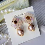 ブラウンかすみ草のスクエア・イヤリング