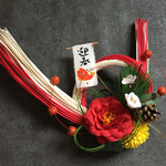 紅白の籐を使ったしめ縄