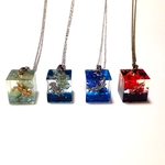 虹色金魚ネックレス