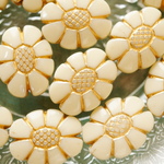 アンティークビーズ花形 20個　20ｍｍ　ミルク