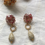 赤い花のレジン…古代モチーフピアス