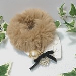 【送料込み】Doughnut 🍩 fake fur (beige) シュシュ   