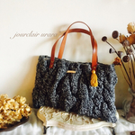 ケーブルニットの四角いバッグ