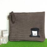 ＊いかれ帽子屋のぺたんこレザーポーチ＊brownクロコ風型押しレザー