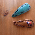 しずく型のぱっちん髪留め　2ヶ　-刺繍+無地-　1216