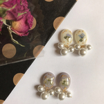 小粒のピアス white