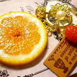 *限定再々販*スライスオレンジと朝摘みラズベリーのバッグチャーム*花*20cm*