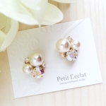 たっぷりオフホワイトpearl×オーロラスワロフスキービジューピアス/イヤリング