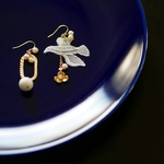 レースの白い鳥ピアス&イヤリング　　上品✨パール