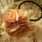 ピンクベージュのお花ゴム