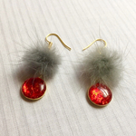 赤粉砕ガラス&ファーピアス