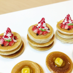 本物のパンでできた＊ベリーパフェトッピングのふわふわトリプルパンケーキ♡