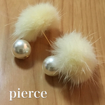パールキャッチとクリームファーのピアス