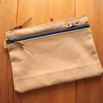 やわらか帆布の前ファスナーポケット+中ポケット付きポーチ　M18　-イエローベージュ-　H1453