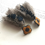 45 もふもふ 刺繍 ピアス