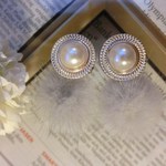 ミンクファーのパールカボションピアス