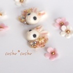 白うさぎと小花のピアス/イヤリング（ピンク）