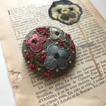 58 くるみ 刺繍 ブローチ