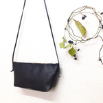 革のポシェット