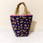 新春SALE！冬の子猫とイチゴふわふわチャーム付きファスナーバッグ 