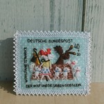 切手のような刺繍ブローチ