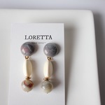 グレーマーブルカボションとベージュビーズの大ぶりピアス・イヤリング
