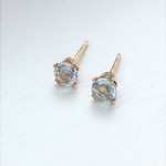 14kgf アフリカ産　‘ブルーアクアマリン　‘　一粒 スタッドピアス