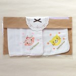 女の子出産祝 名入れガーゼねこ
