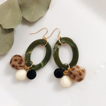ファーボールピアス