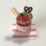 hand madeミニチュアドールハウス つぶつぶ苺のパンナコッタ