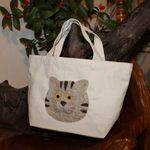 【まん丸お目目の虎猫ちゃん羊毛ランチバッグ】トート