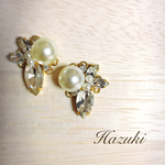 パールとガラスストーンの花ピアス/イヤリング