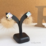 水に浮かぶ３輪の花 withファーピアス/イヤリング 